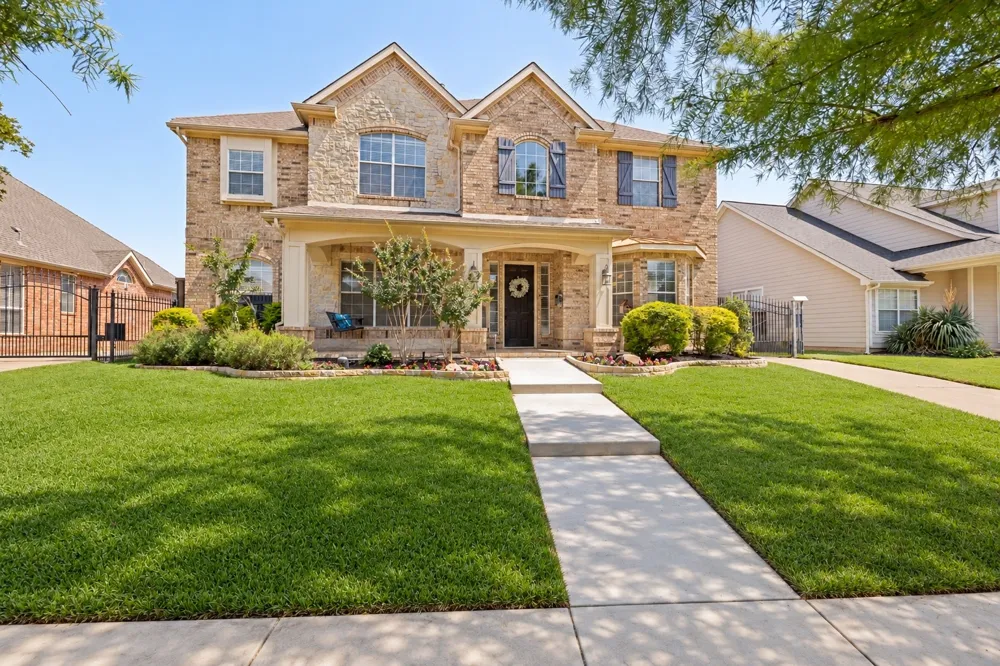 2521 Sir Tristram Lane Lewisville, TX 75056