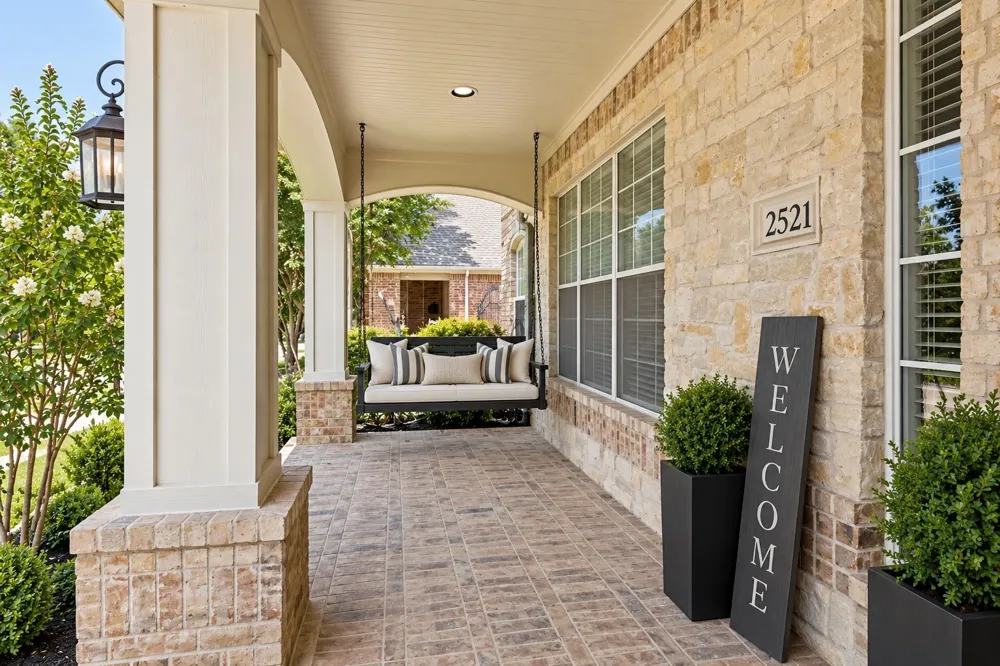 2521 Sir Tristram Lane Lewisville, TX 75056