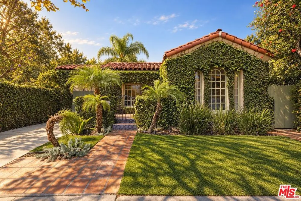 8215 Clinton Street Los Angeles, CA 90048