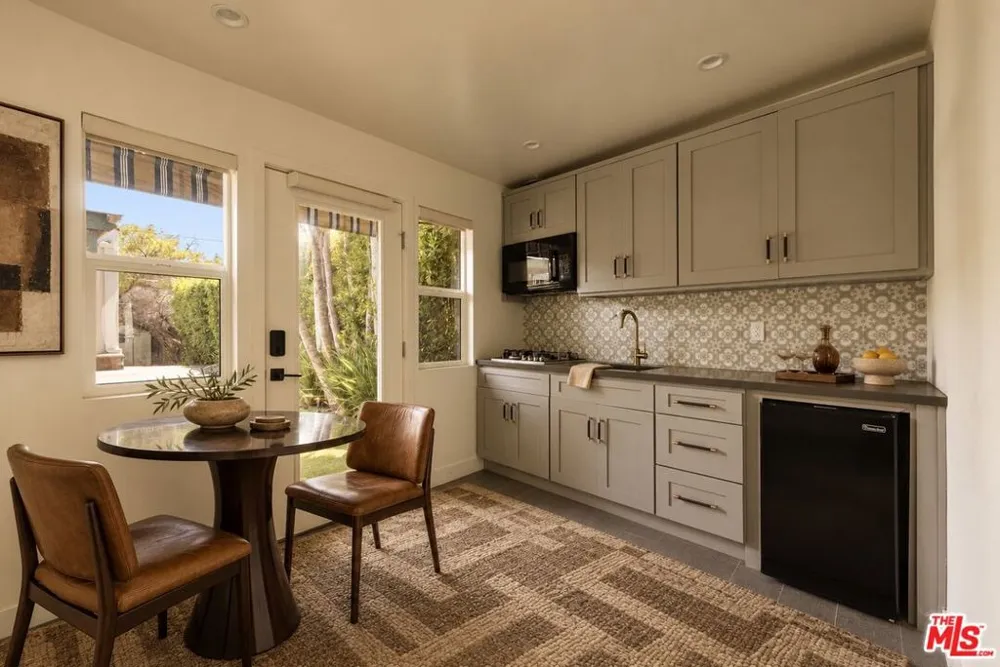 8215 Clinton Street Los Angeles, CA 90048