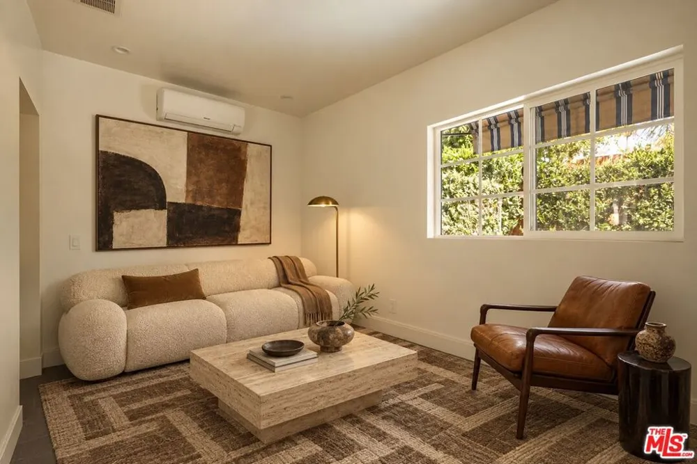 8215 Clinton Street Los Angeles, CA 90048