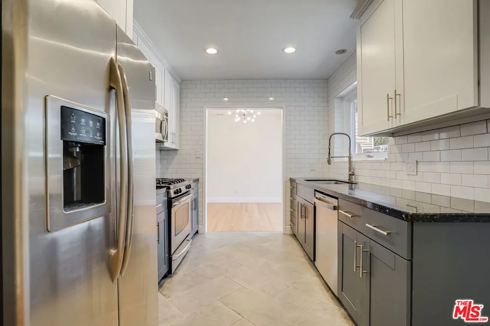 11819 Pacific Avenue Los Angeles, CA 90066