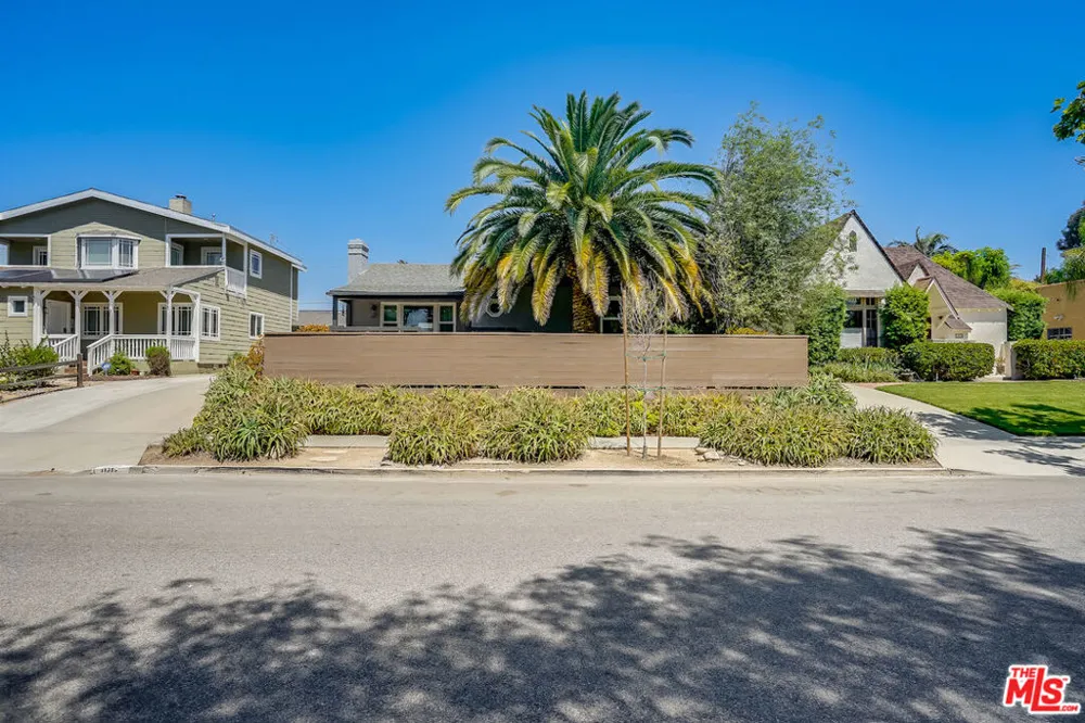11819 Pacific Avenue Los Angeles, CA 90066