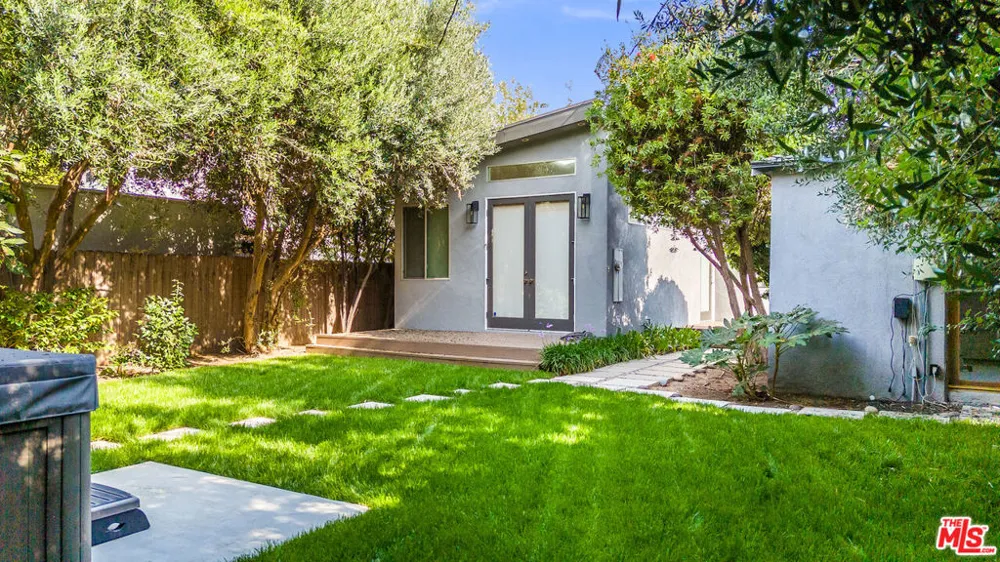 11819 Pacific Avenue Los Angeles, CA 90066