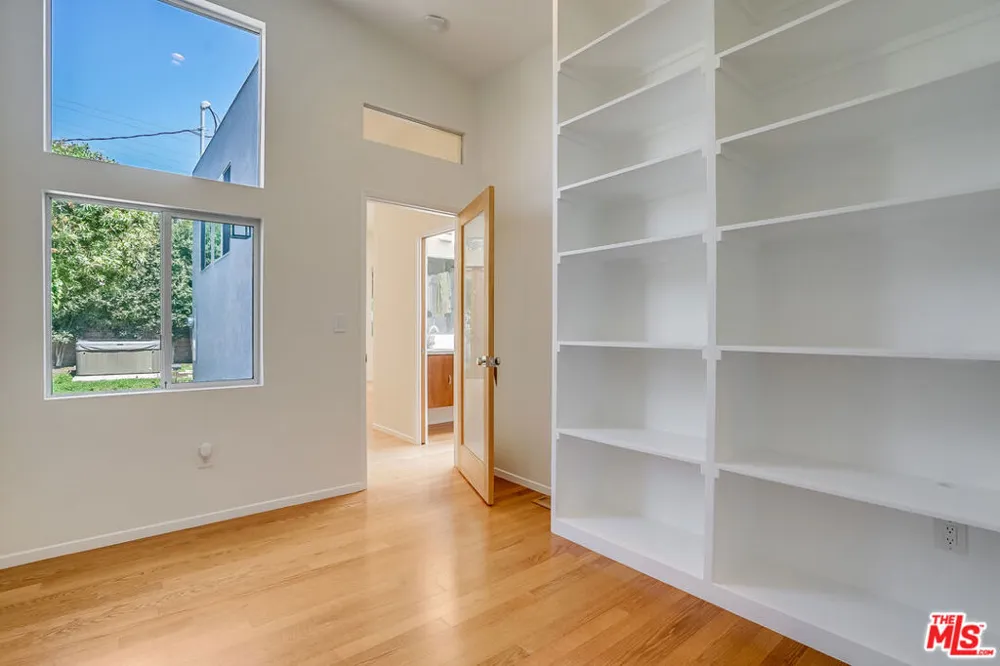 11819 Pacific Avenue Los Angeles, CA 90066