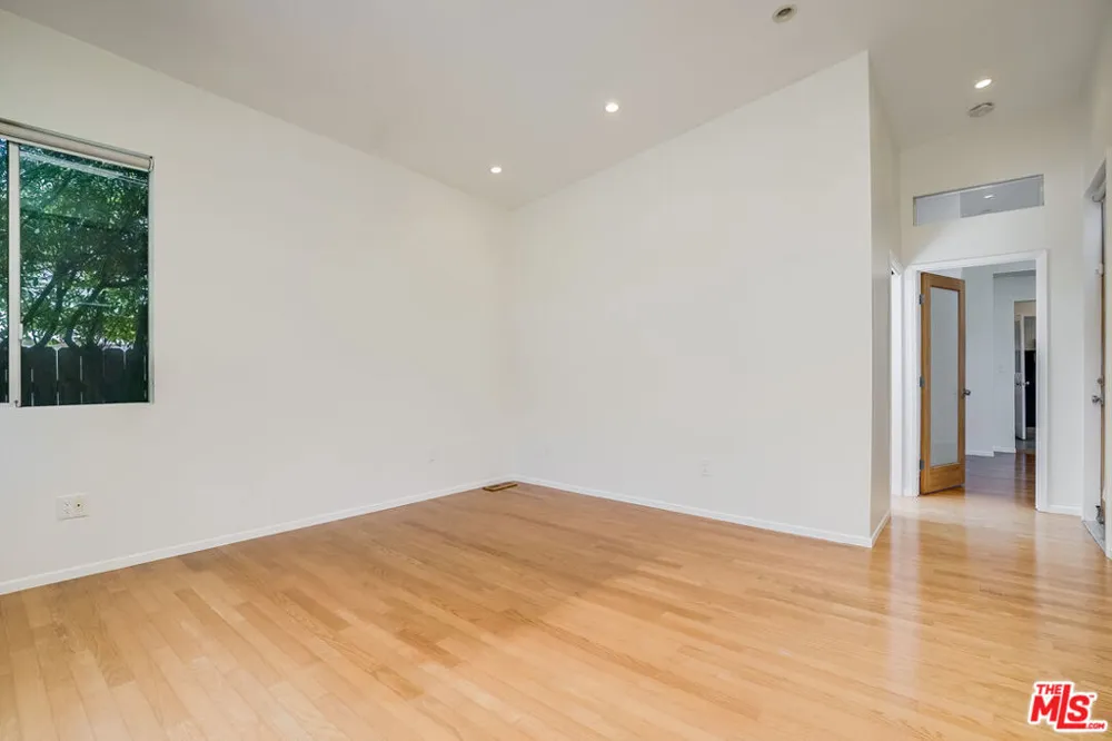 11819 Pacific Avenue Los Angeles, CA 90066