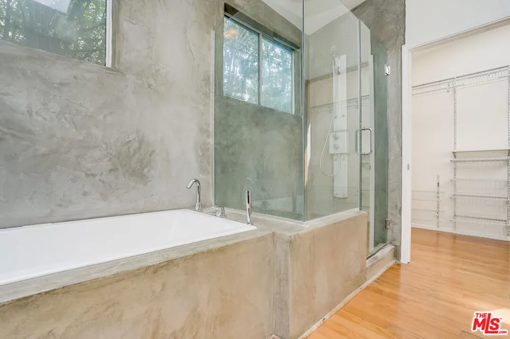 11819 Pacific Avenue Los Angeles, CA 90066