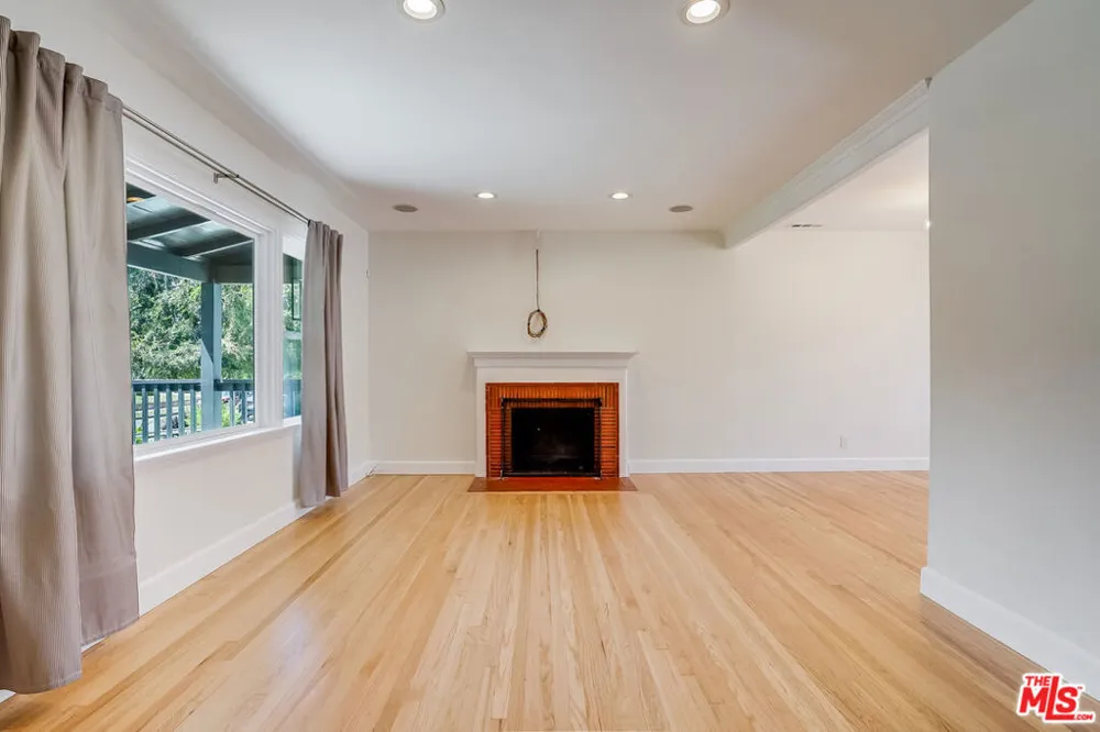 11819 Pacific Avenue Los Angeles, CA 90066