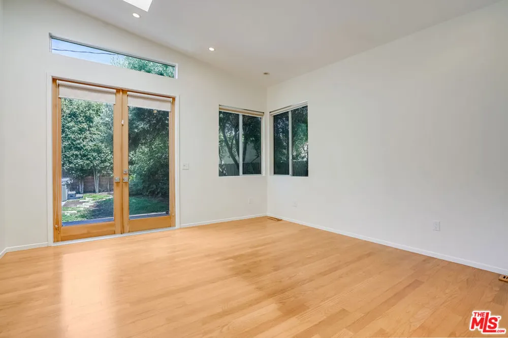 11819 Pacific Avenue Los Angeles, CA 90066