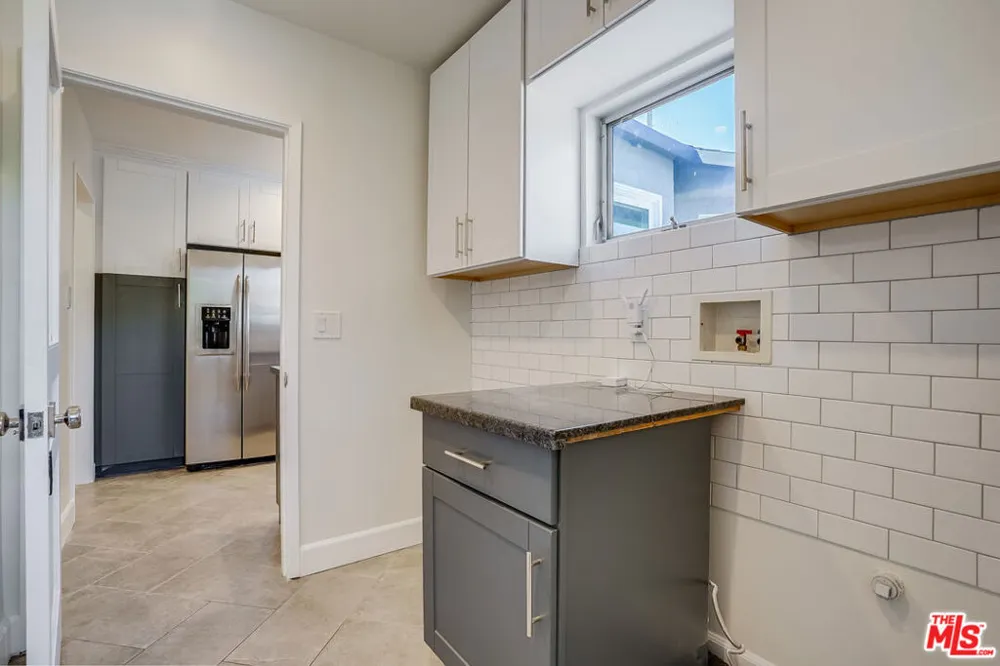 11819 Pacific Avenue Los Angeles, CA 90066