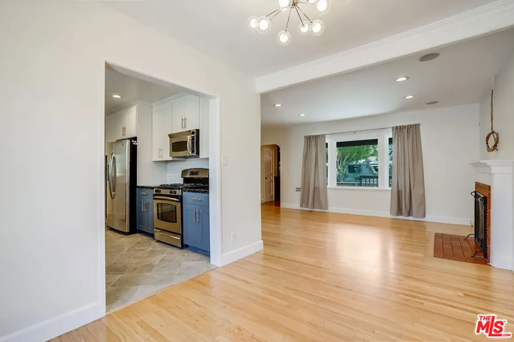 11819 Pacific Avenue Los Angeles, CA 90066
