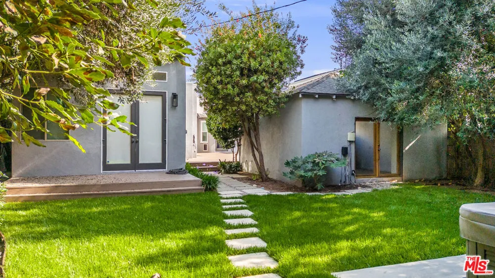 11819 Pacific Avenue Los Angeles, CA 90066