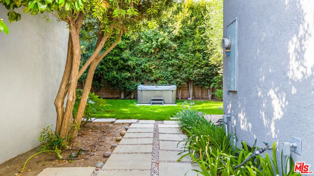 11819 Pacific Avenue Los Angeles, CA 90066