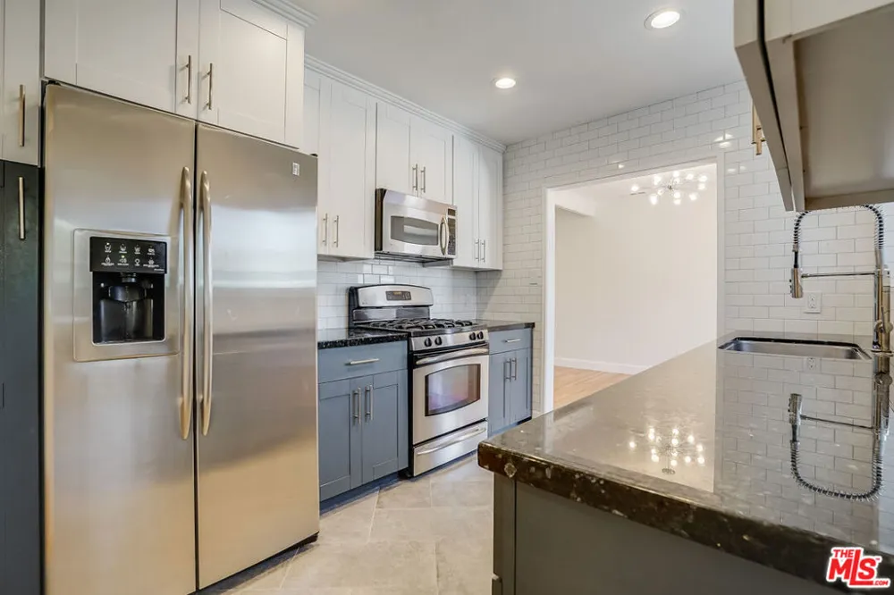 11819 Pacific Avenue Los Angeles, CA 90066