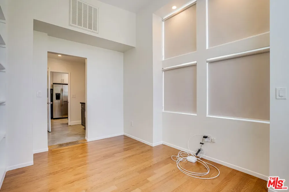 11819 Pacific Avenue Los Angeles, CA 90066