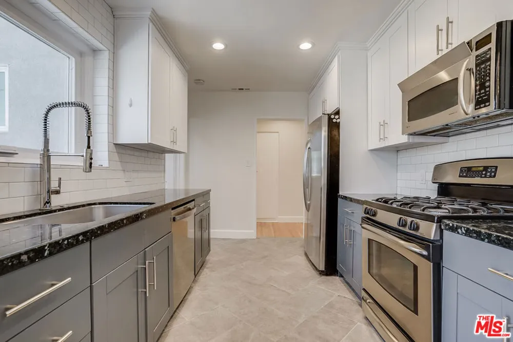 11819 Pacific Avenue Los Angeles, CA 90066