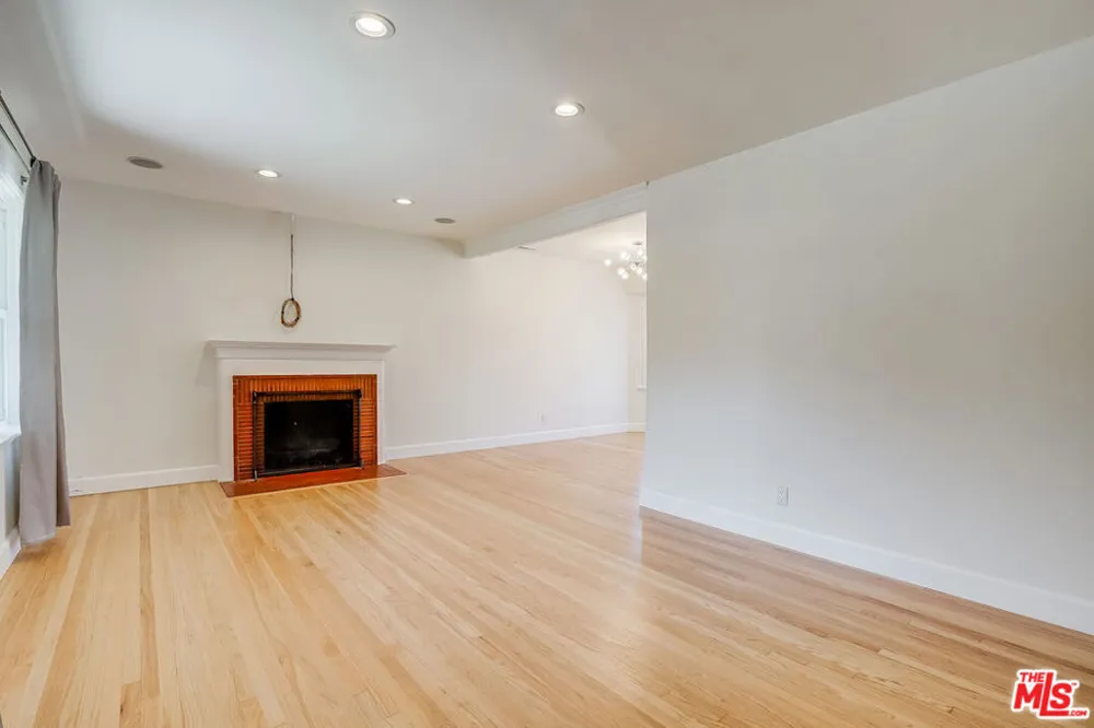 11819 Pacific Avenue Los Angeles, CA 90066