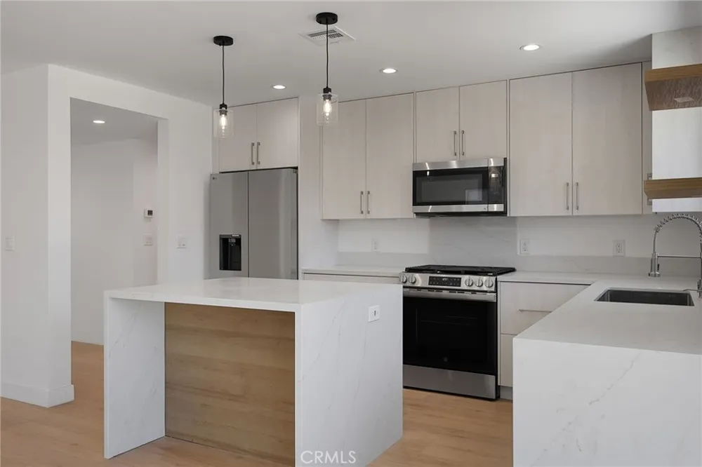 7950 Sausalito Avenue West Hills, CA 91304