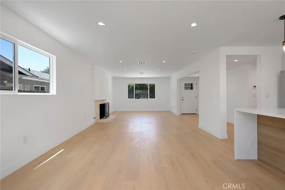 7950 Sausalito Avenue West Hills, CA 91304