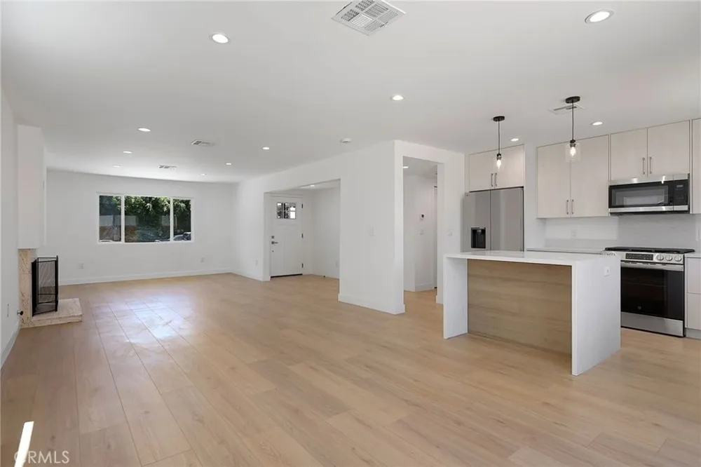7950 Sausalito Avenue West Hills, CA 91304