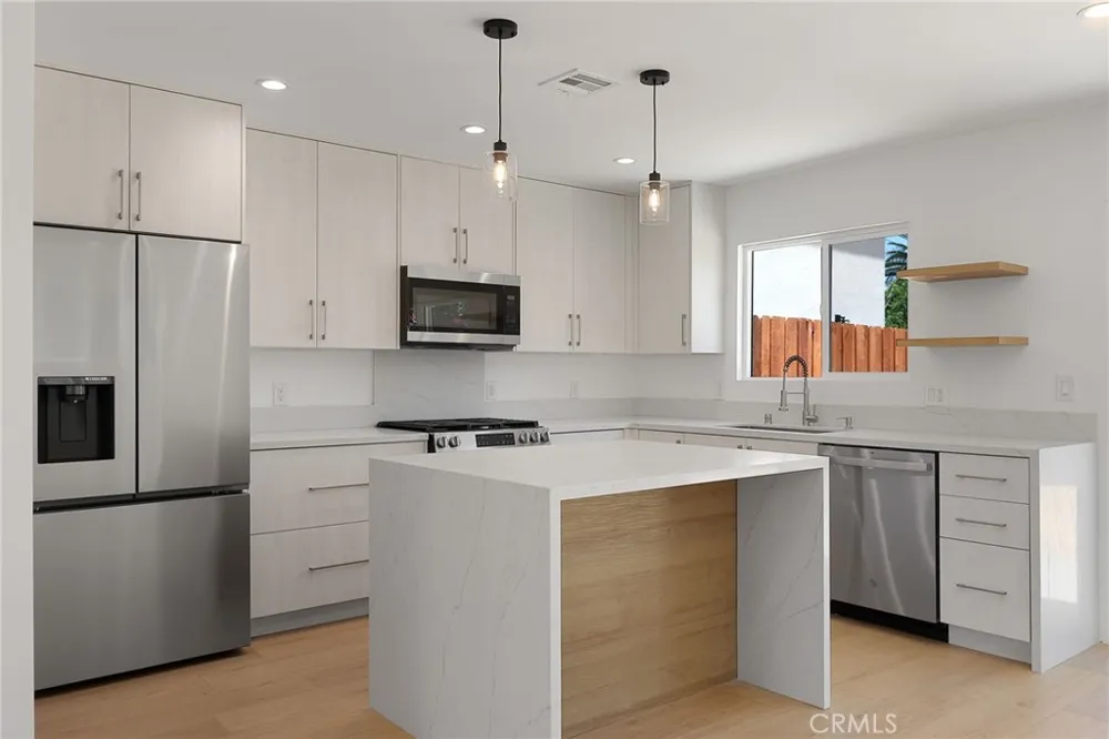 7950 Sausalito Avenue West Hills, CA 91304