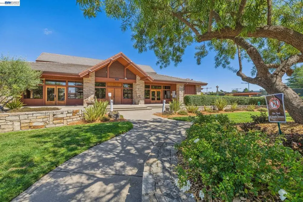 19491 Edwin Markham Castro Valley, CA 94552