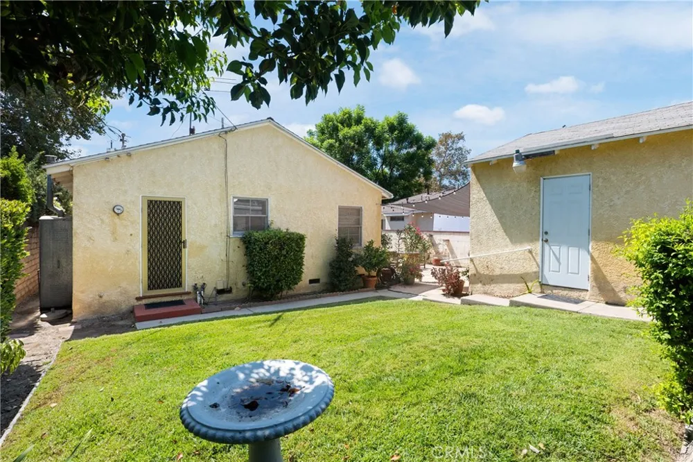 1815 W Riverside Drive Burbank, CA 91506