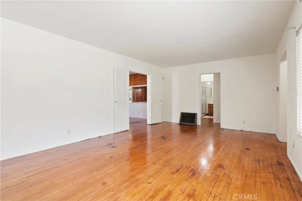 1815 W Riverside Drive Burbank, CA 91506