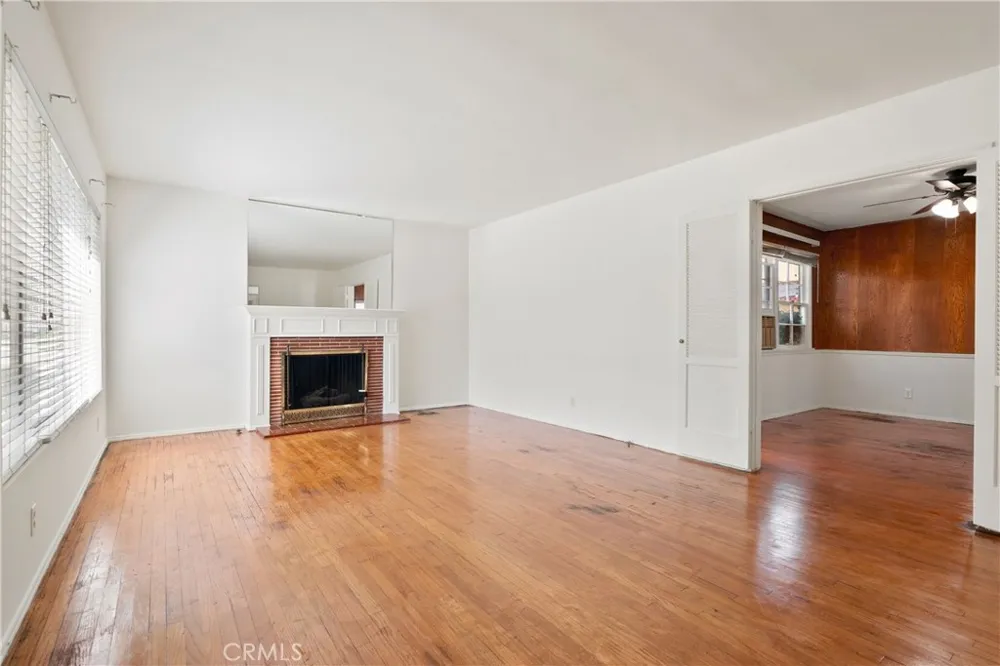 1815 W Riverside Drive Burbank, CA 91506