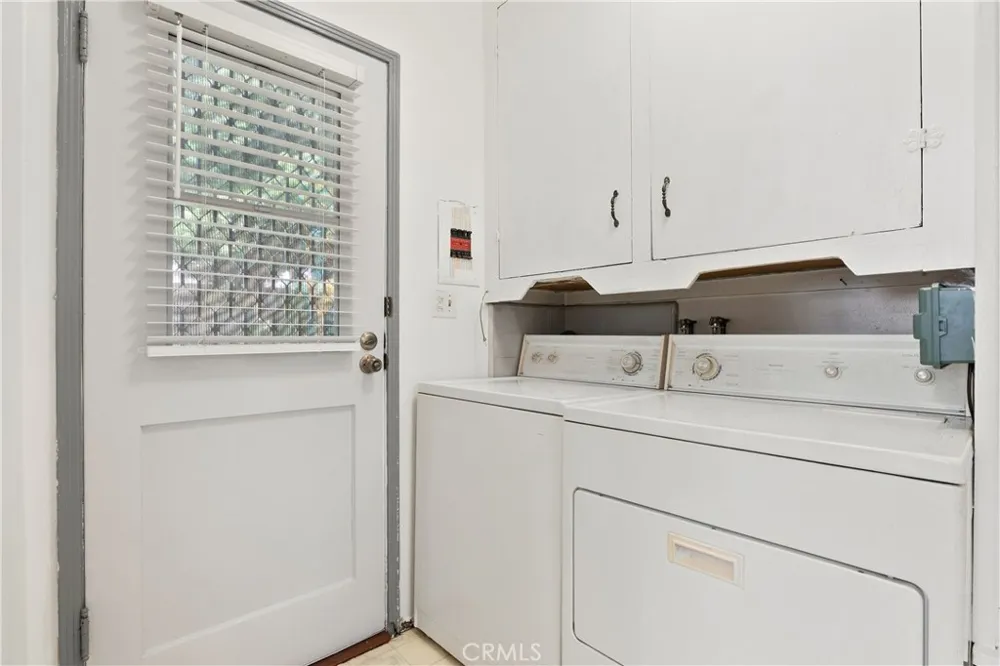 1815 W Riverside Drive Burbank, CA 91506