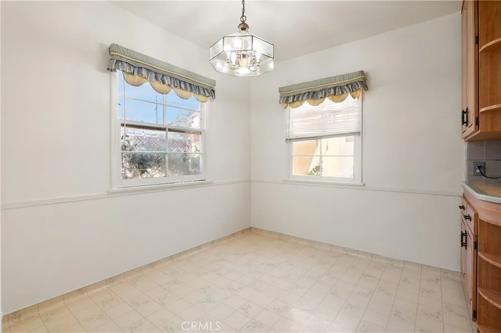 1815 W Riverside Drive Burbank, CA 91506