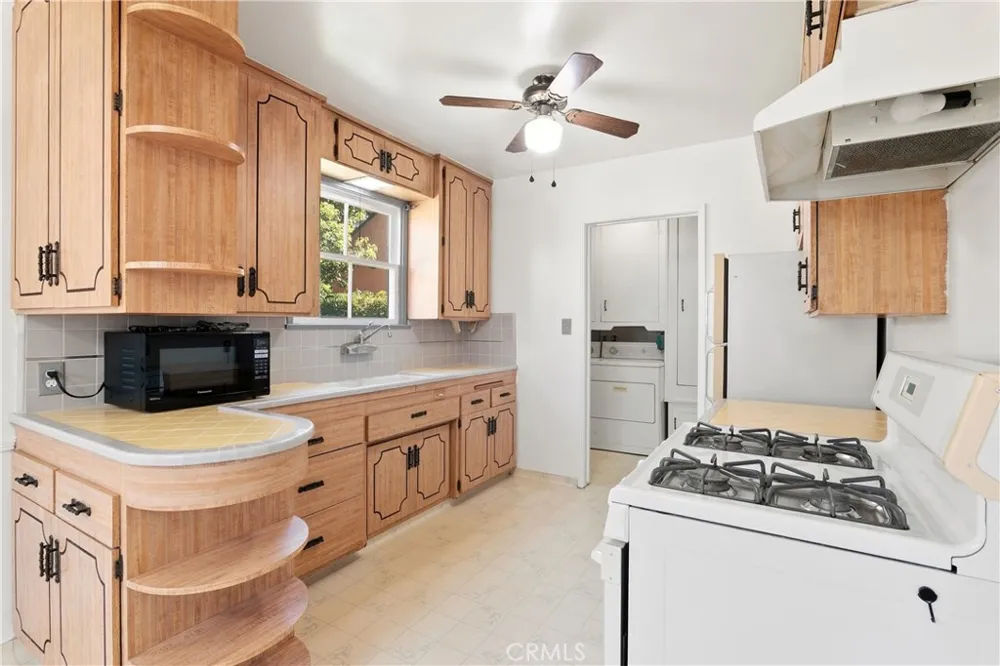 1815 W Riverside Drive Burbank, CA 91506
