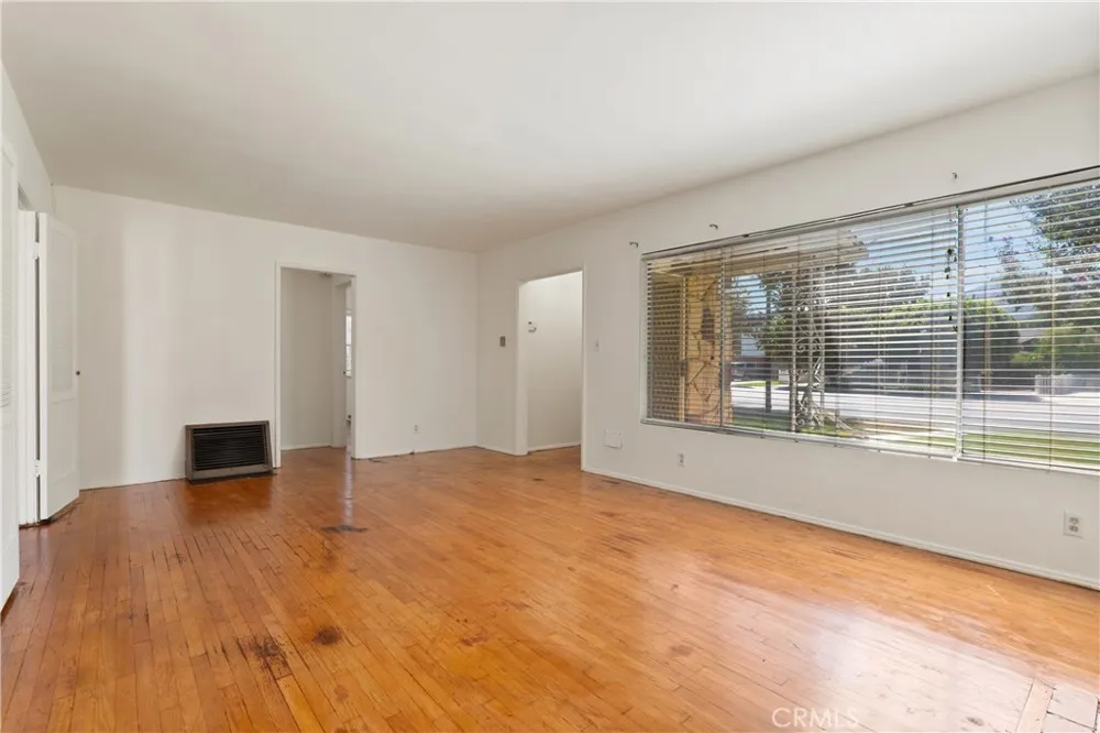 1815 W Riverside Drive Burbank, CA 91506