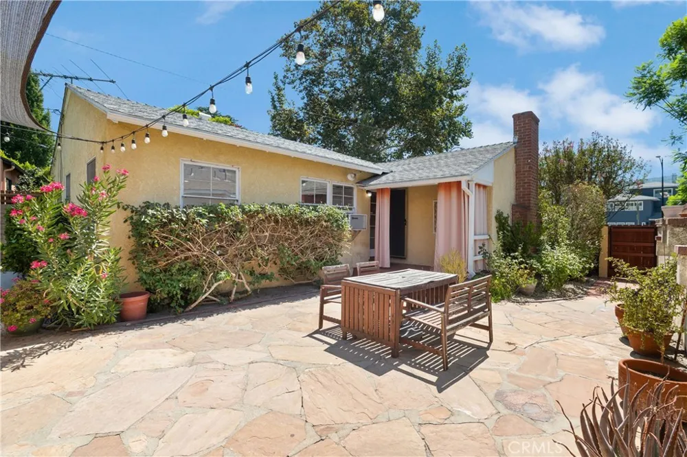 1815 W Riverside Drive Burbank, CA 91506