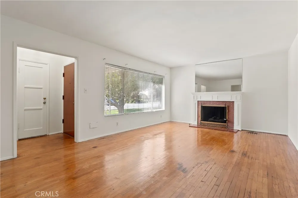 1815 W Riverside Drive Burbank, CA 91506