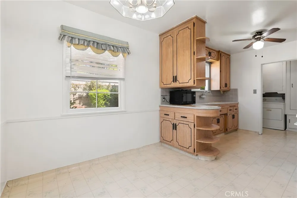 1815 W Riverside Drive Burbank, CA 91506