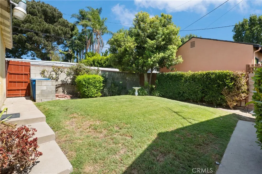 1815 W Riverside Drive Burbank, CA 91506