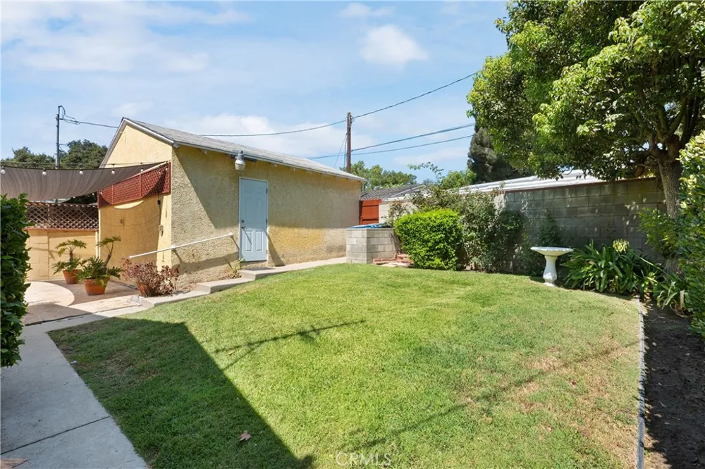 1815 W Riverside Drive Burbank, CA 91506