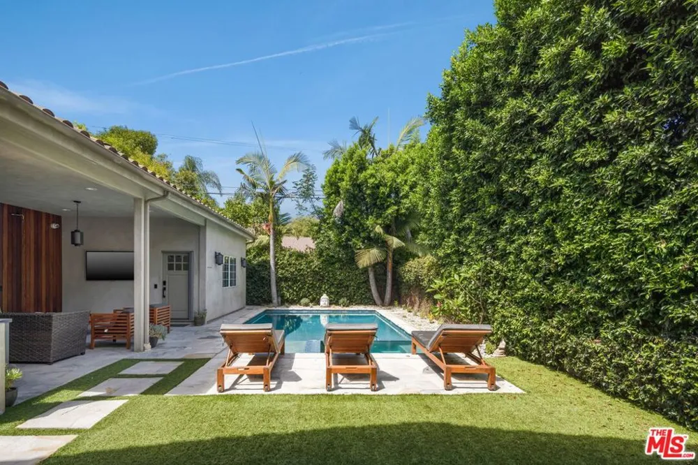 4661 Norwich Avenue Sherman Oaks, CA 91403