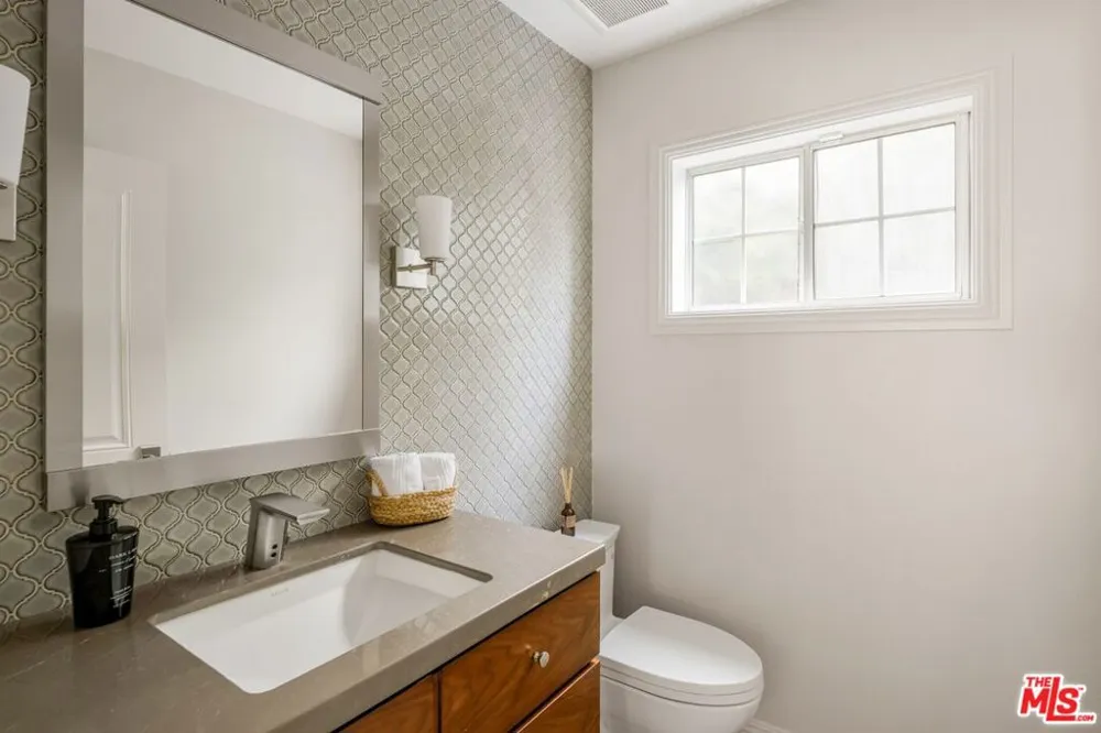 4661 Norwich Avenue Sherman Oaks, CA 91403