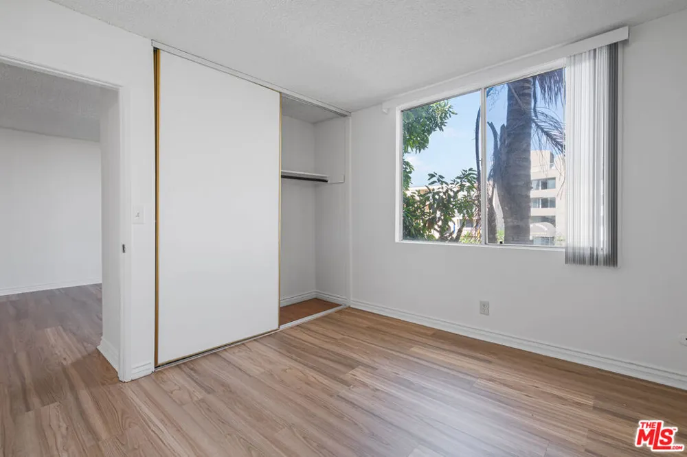 210 S La Fayette Park Place #201 Los Angeles, CA 90057