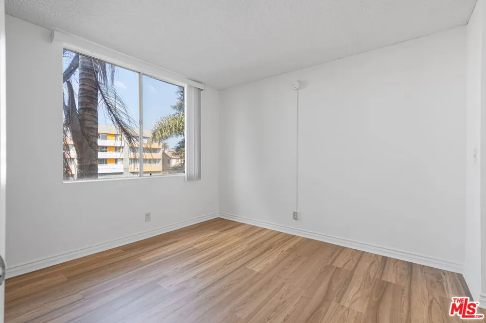 210 S La Fayette Park Place #201 Los Angeles, CA 90057