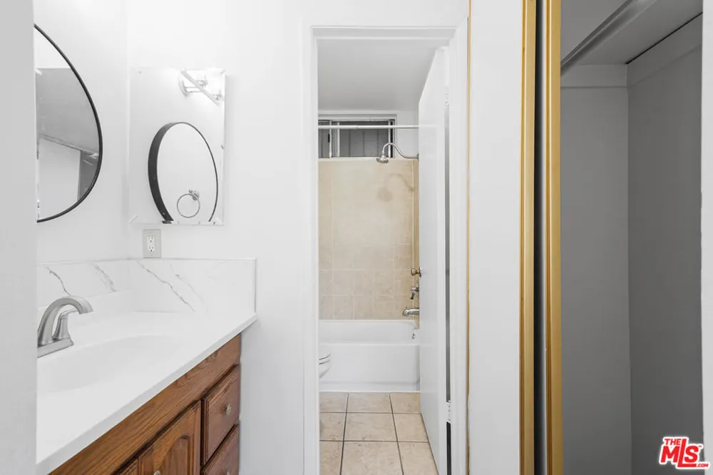 210 S La Fayette Park Place #201 Los Angeles, CA 90057