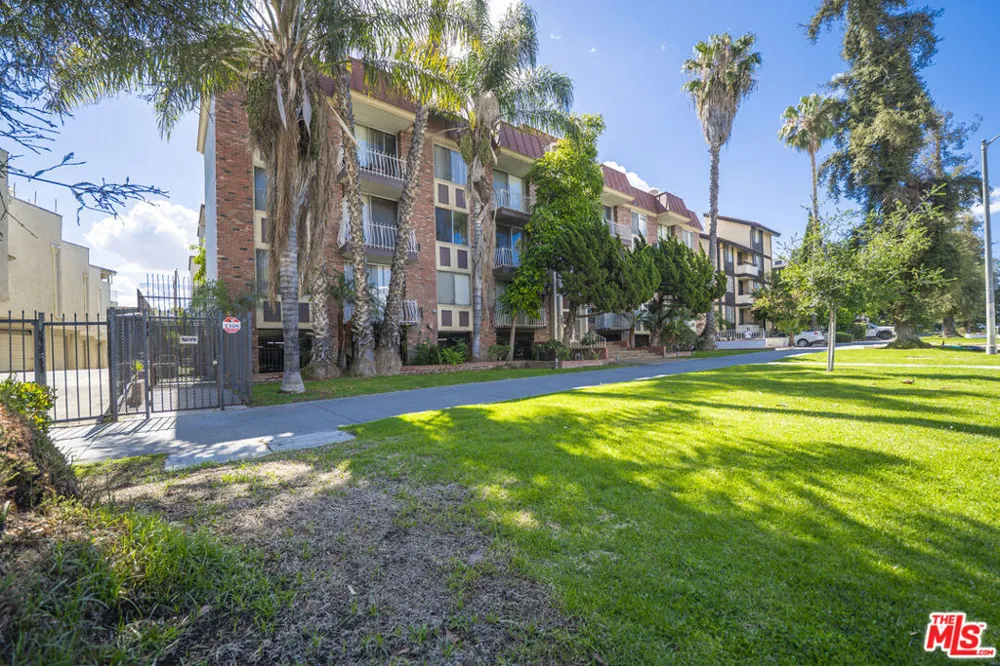 210 S La Fayette Park Place #201 Los Angeles, CA 90057