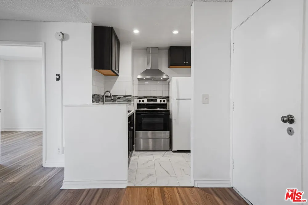 210 S La Fayette Park Place #201 Los Angeles, CA 90057