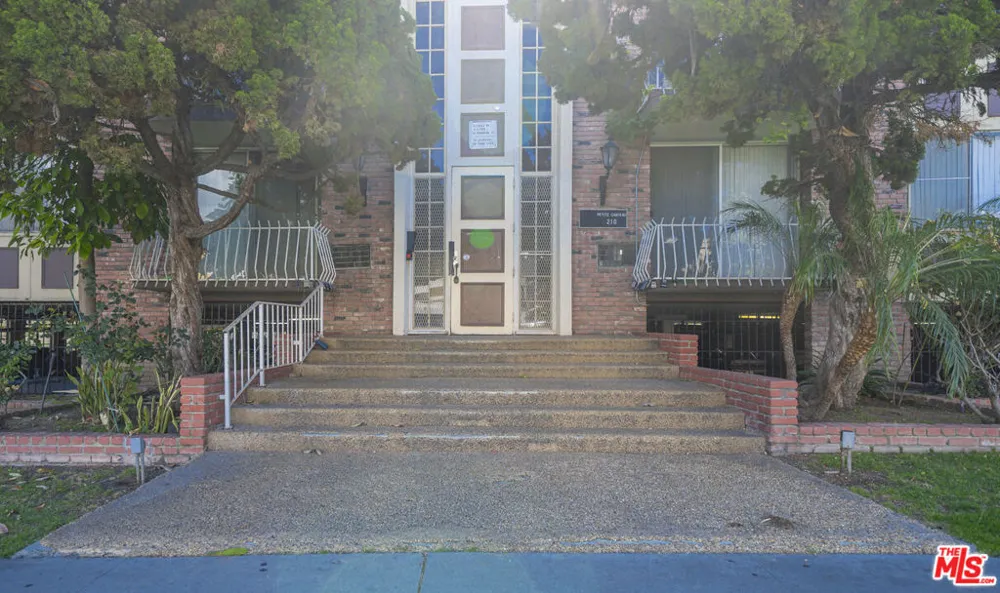 210 S La Fayette Park Place #201 Los Angeles, CA 90057