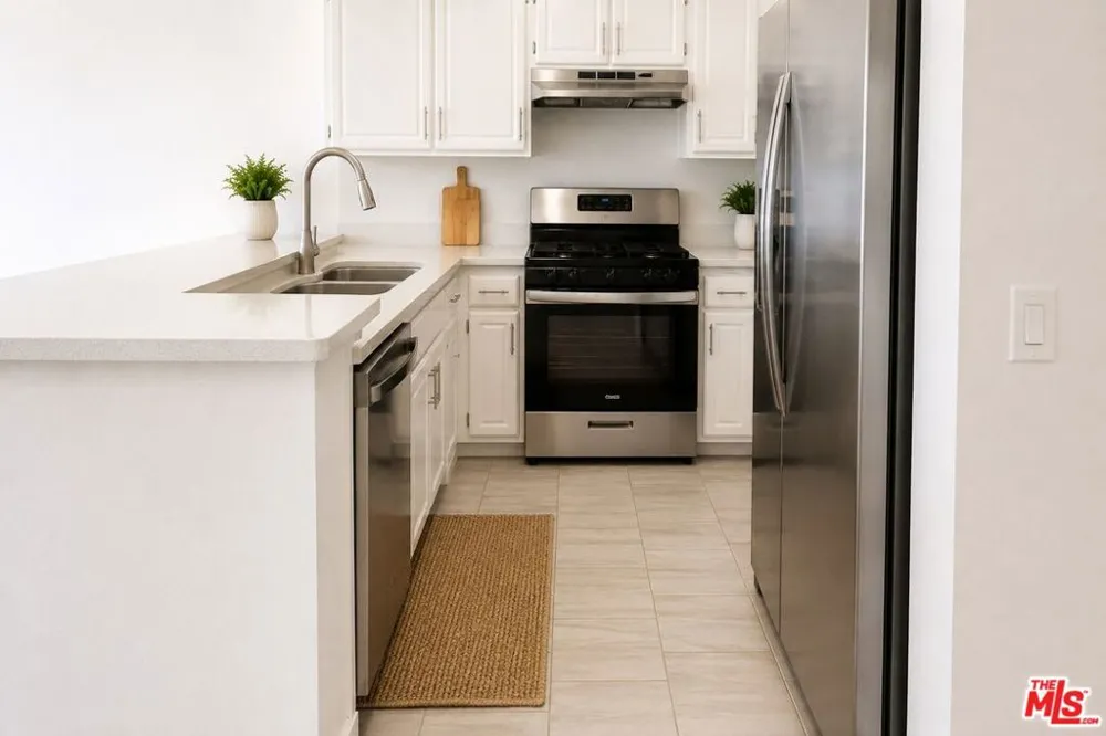 6825 Alabama Avenue #311 Canoga Park, CA 91303