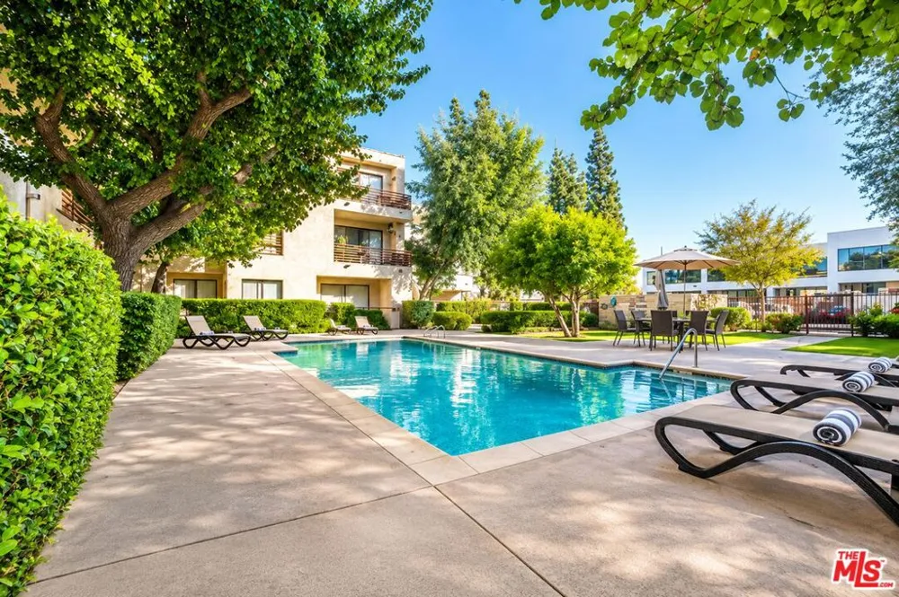 6825 Alabama Avenue #311 Canoga Park, CA 91303