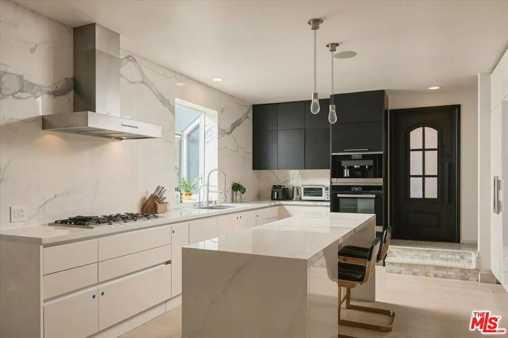 2299 Gloaming Way Beverly Hills, CA 90210