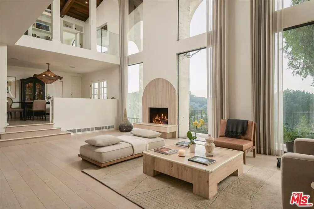 2299 Gloaming Way Beverly Hills, CA 90210